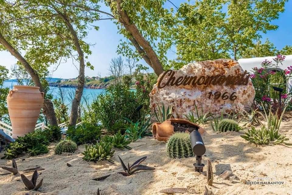 Captain'S Island Deluxe Chernomorets Exterior photo